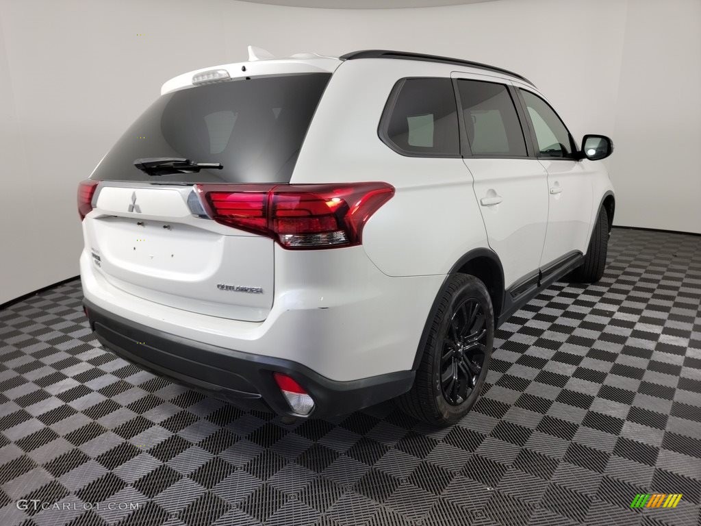 2018 Outlander LE - Diamond White Pearl / Black photo #10