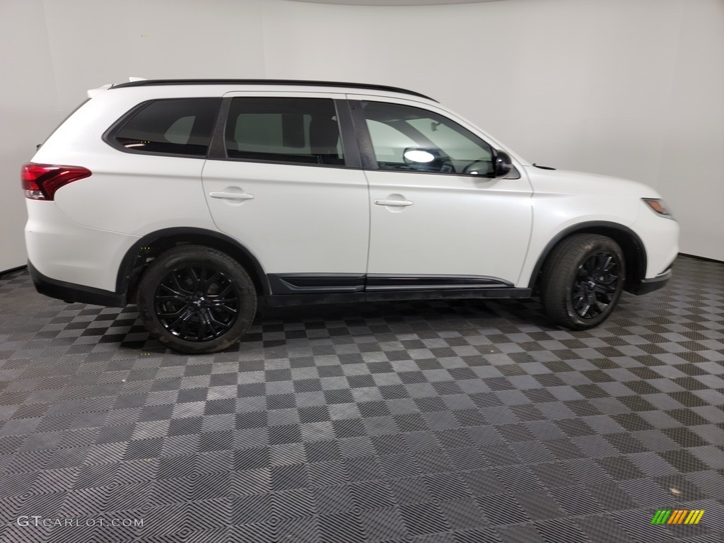 2018 Outlander LE - Diamond White Pearl / Black photo #11