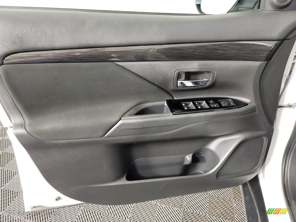 2018 Outlander LE - Diamond White Pearl / Black photo #15