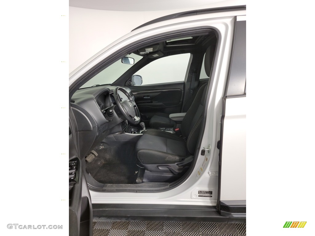 2018 Outlander LE - Diamond White Pearl / Black photo #17