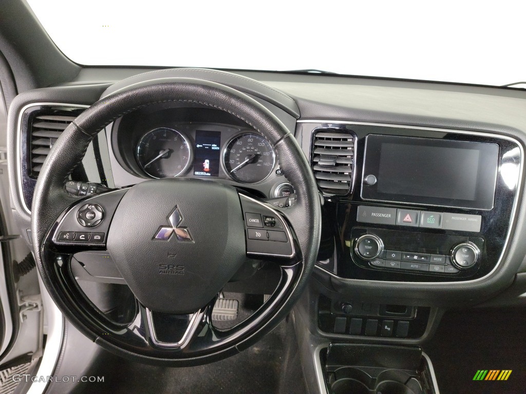 2018 Outlander LE - Diamond White Pearl / Black photo #19