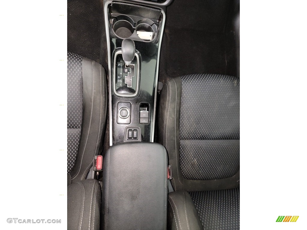 2018 Outlander LE - Diamond White Pearl / Black photo #23