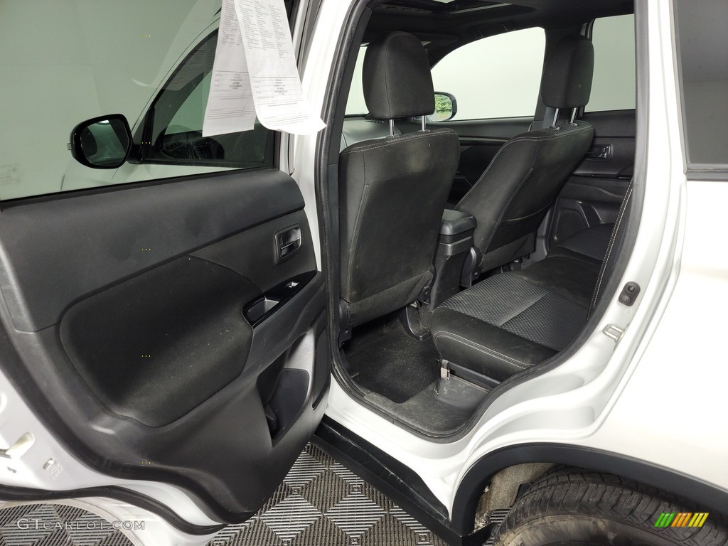 2018 Outlander LE - Diamond White Pearl / Black photo #24
