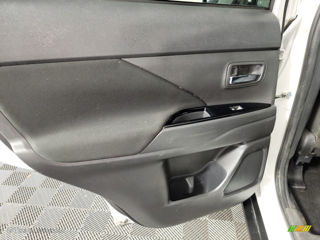 2018 Outlander LE - Diamond White Pearl / Black photo #25