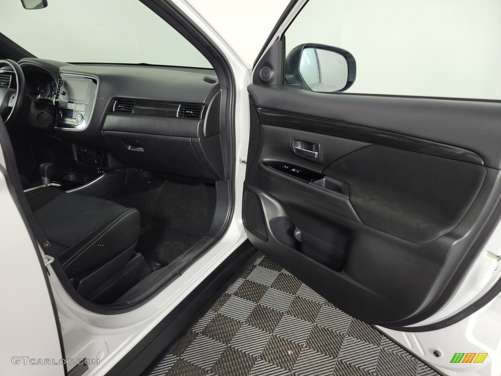 2018 Outlander LE - Diamond White Pearl / Black photo #27