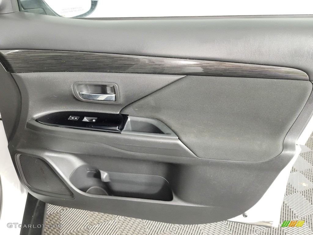 2018 Outlander LE - Diamond White Pearl / Black photo #28
