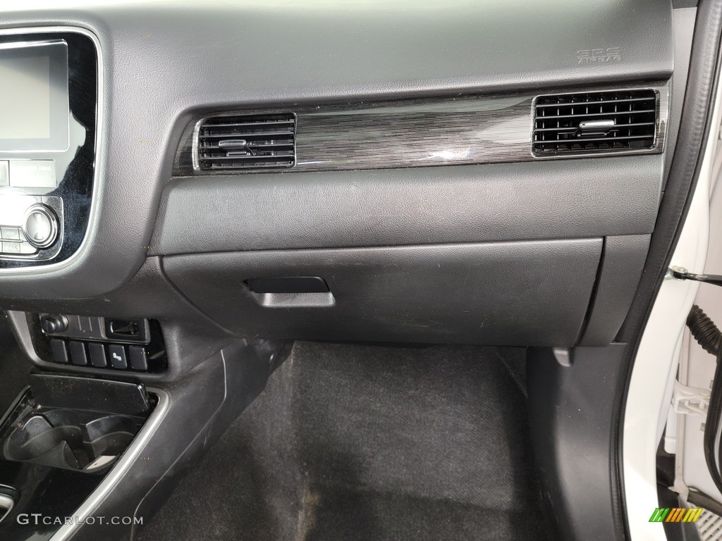 2018 Outlander LE - Diamond White Pearl / Black photo #30