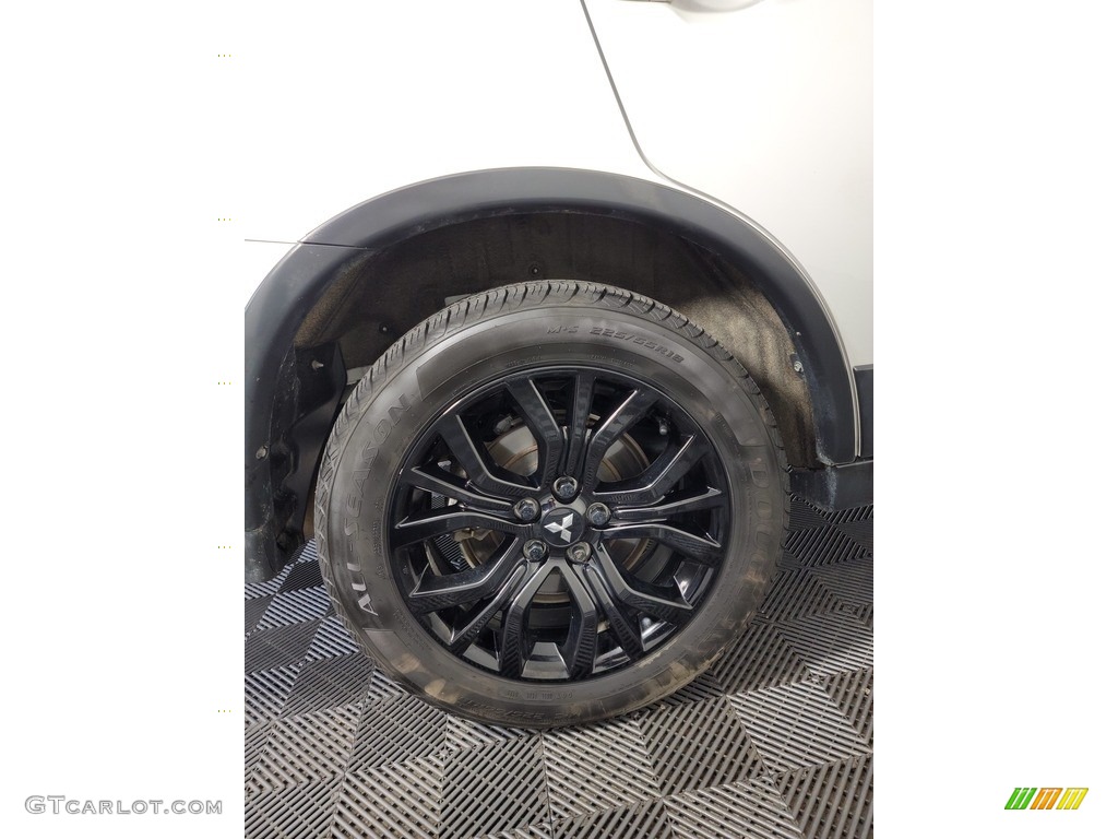 2018 Outlander LE - Diamond White Pearl / Black photo #32