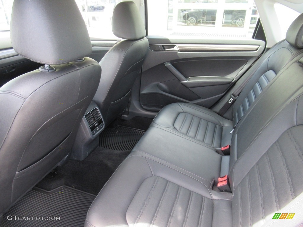 2017 Volkswagen Passat SEL Sedan Rear Seat Photo #142688209