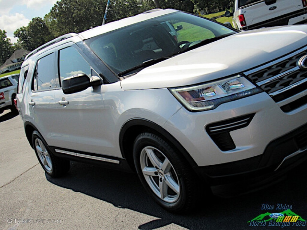 2018 Explorer XLT - Ingot Silver / Ebony Black photo #28