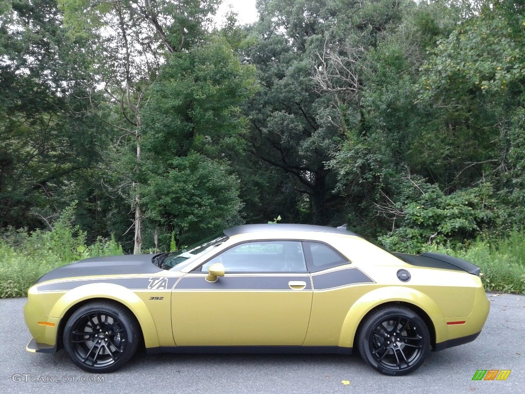 2021 Challenger R/T Scat Pack Widebody - Gold Rush / Black photo #1