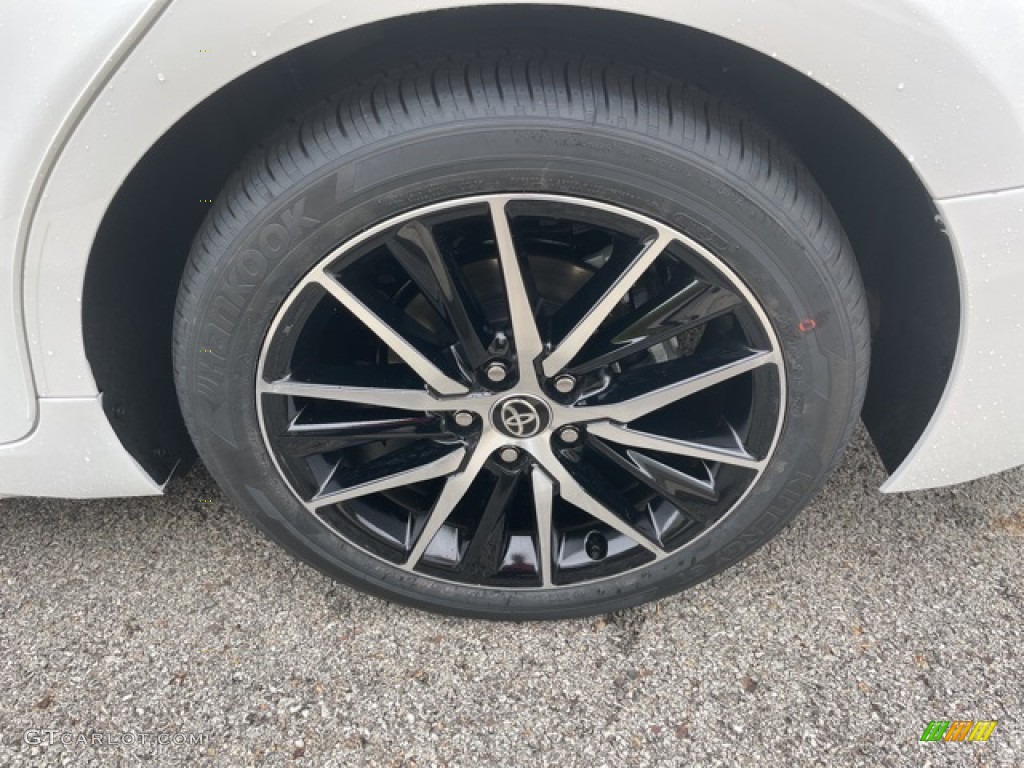 2021 Toyota Camry SE Hybrid Wheel Photos