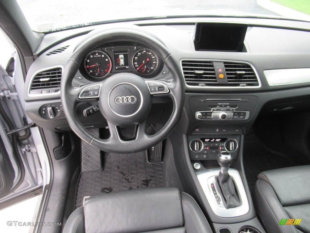 2018 Audi Q3 2.0 TFSI Premium Plus quattro Dashboard Photos