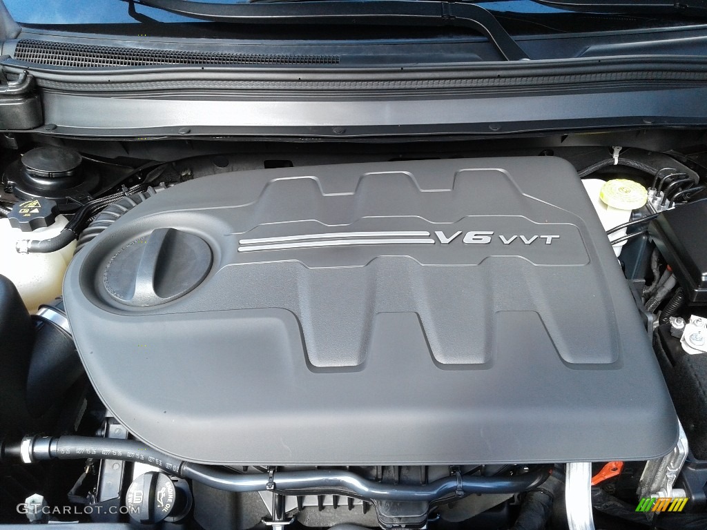 2017 Jeep Cherokee Overland 4x4 Engine Photos