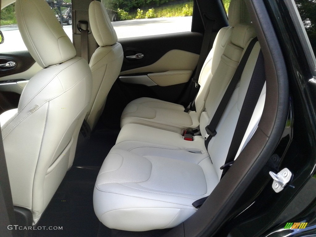 2017 Jeep Cherokee Overland 4x4 Rear Seat Photo #142700987