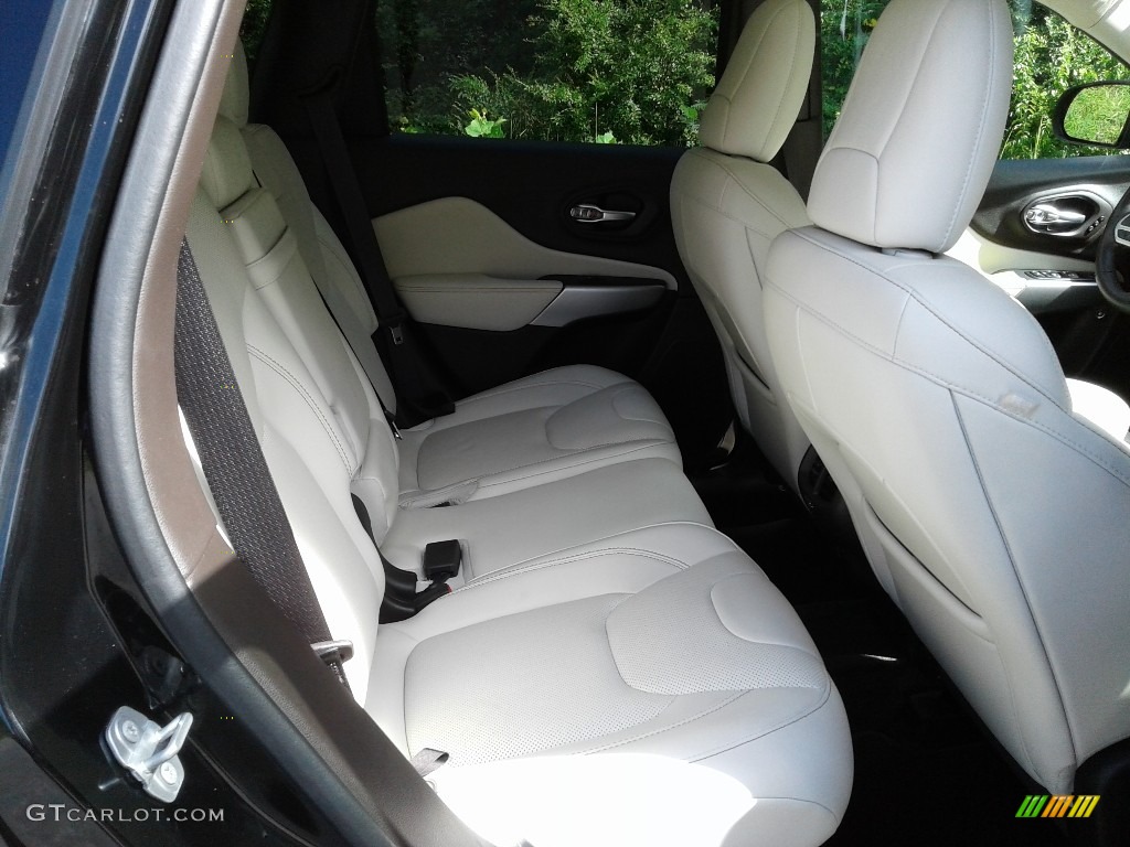 2017 Jeep Cherokee Overland 4x4 Rear Seat Photos