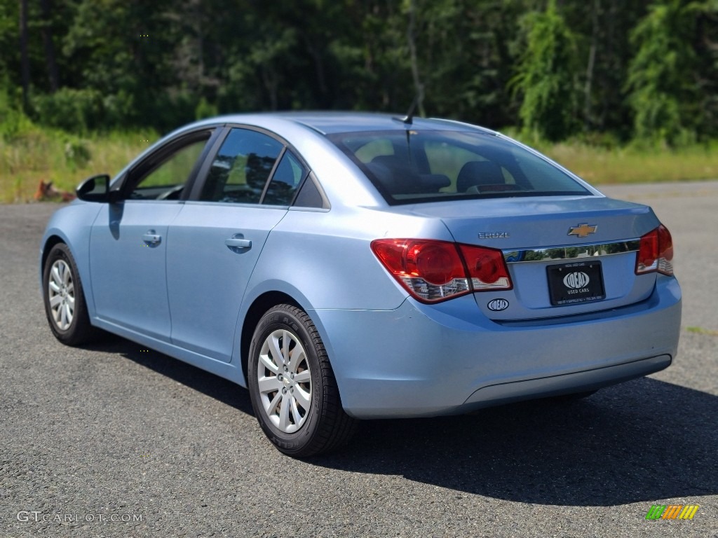 2011 Cruze LS - Ice Blue Metallic / Jet Black/Medium Titanium photo #2