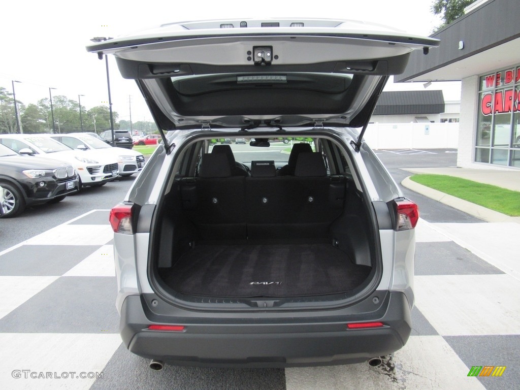 2019 RAV4 LE - Silver Sky Metallic / Black photo #5