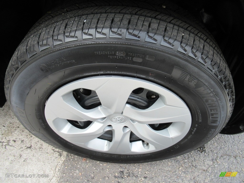 2019 RAV4 LE - Silver Sky Metallic / Black photo #7