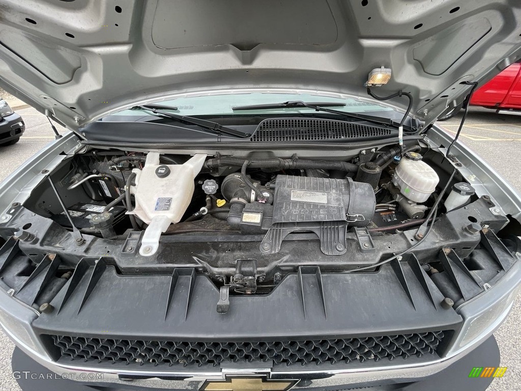 2015 Chevrolet Express 3500 Cargo WT Engine Photos