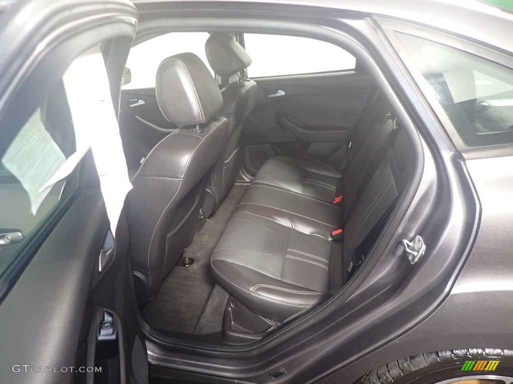 2014 Focus SE Sedan - Sterling Gray / Charcoal Black photo #34