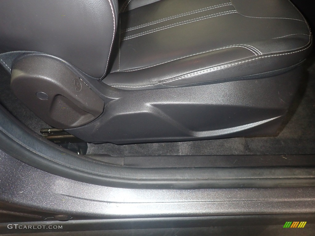 2014 Focus SE Sedan - Sterling Gray / Charcoal Black photo #39