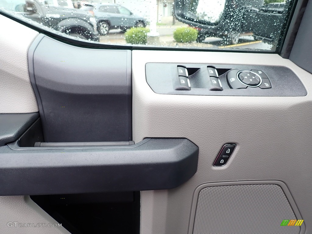 2022 Ford F550 Super Duty XL Regular Cab 4x4 Chassis Medium Earth Gray Door Panel Photo #142711061