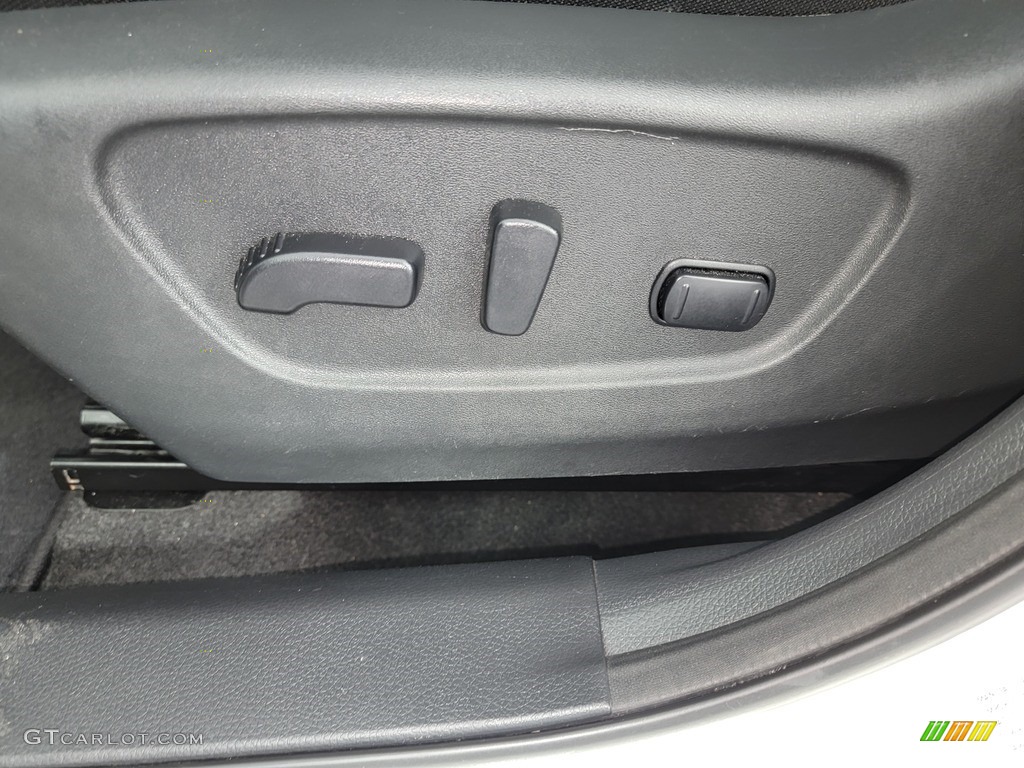 2019 Rogue SV AWD - Glacier White / Charcoal photo #17