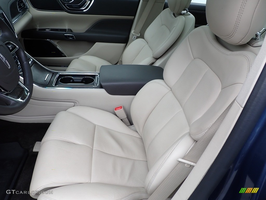 2018 Lincoln Continental Select AWD Front Seat Photo #142713164