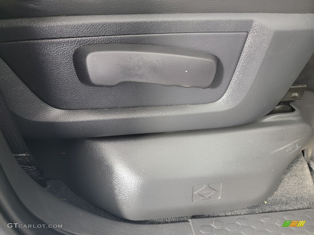 2012 Ram 1500 ST Crew Cab 4x4 - Bright White / Dark Slate Gray/Medium Graystone photo #28