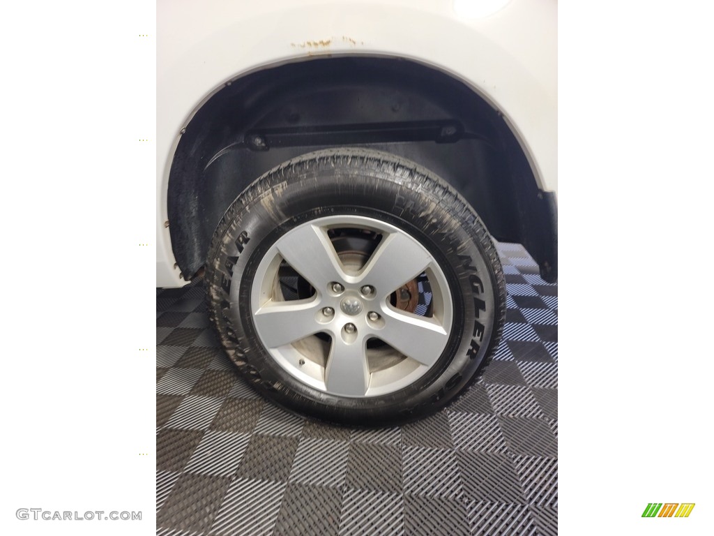 2012 Ram 1500 ST Crew Cab 4x4 - Bright White / Dark Slate Gray/Medium Graystone photo #32