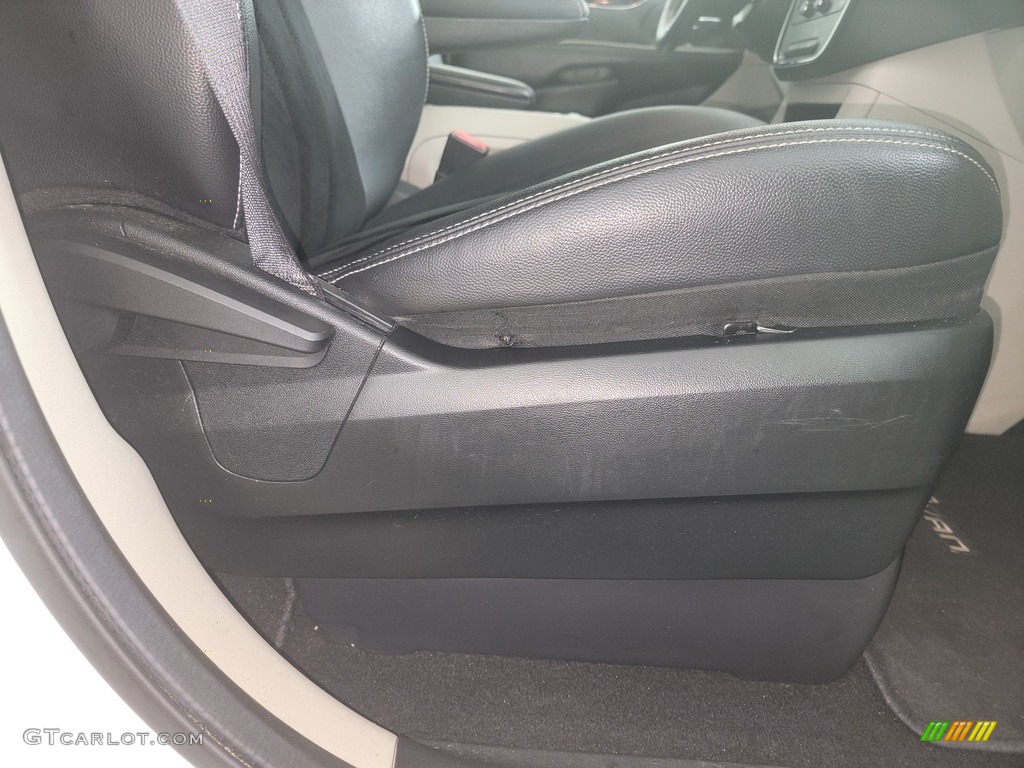 2017 Grand Caravan SXT - White Knuckle / Black/Light Graystone photo #27