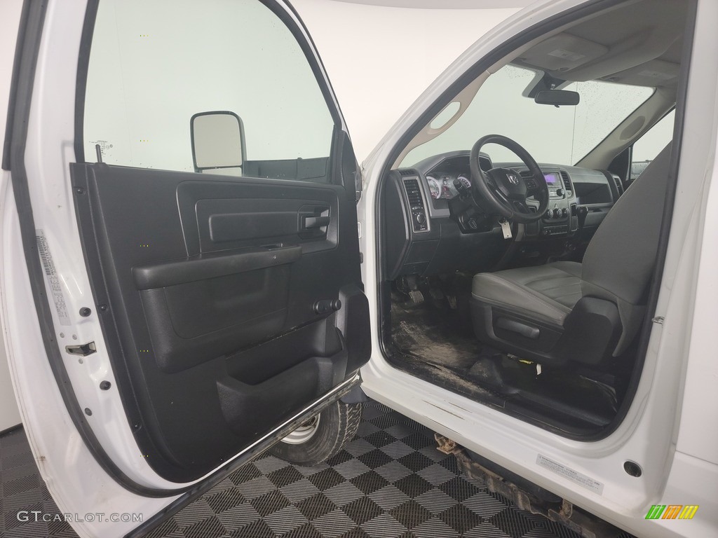 2016 Ram 5500 Tradesman Regular Cab 4x4 Chassis Front Seat Photos