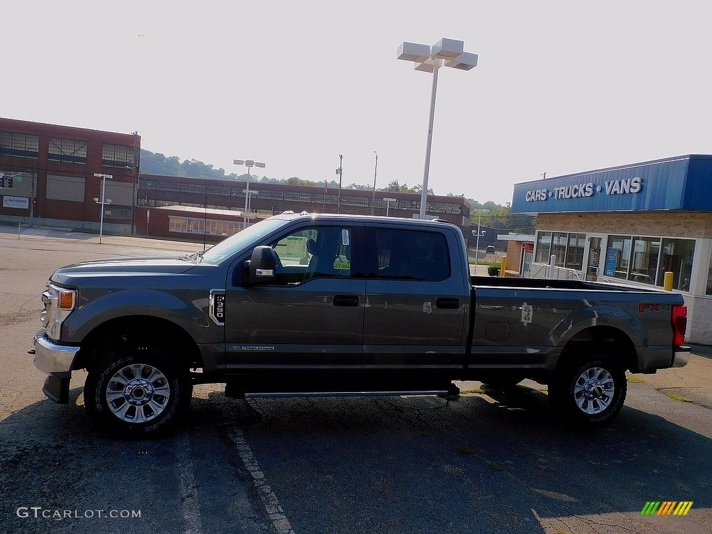 2022 F350 Super Duty XLT Crew Cab 4x4 - Carbonized Gray / Medium Earth Gray photo #3
