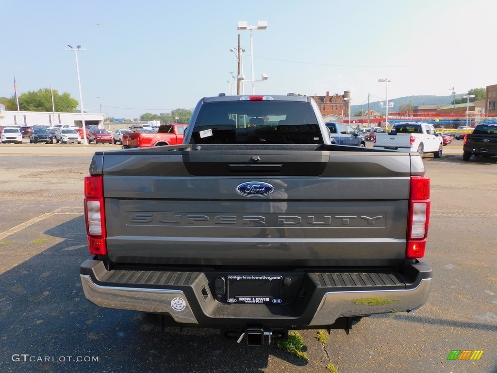 2022 F350 Super Duty XLT Crew Cab 4x4 - Carbonized Gray / Medium Earth Gray photo #4