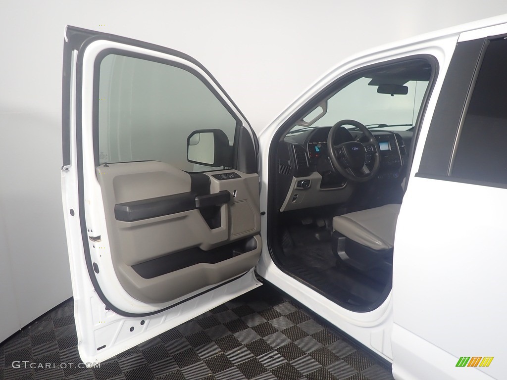 2017 F150 XL SuperCrew 4x4 - Oxford White / Earth Gray photo #18