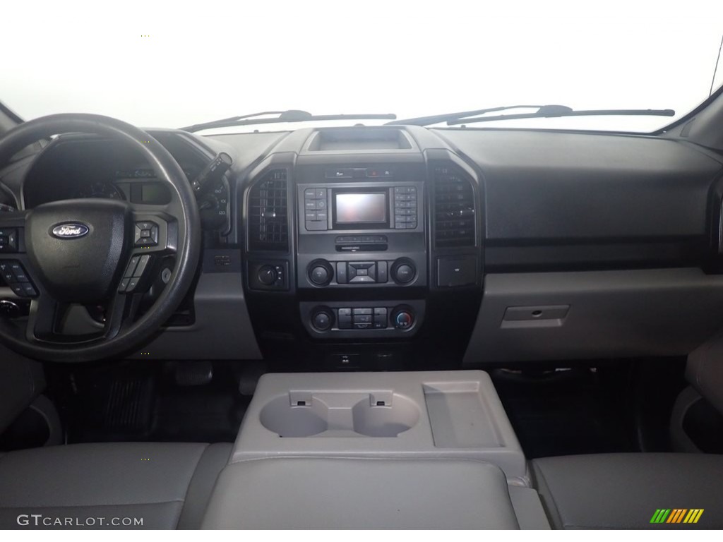 2017 F150 XL SuperCrew 4x4 - Oxford White / Earth Gray photo #23