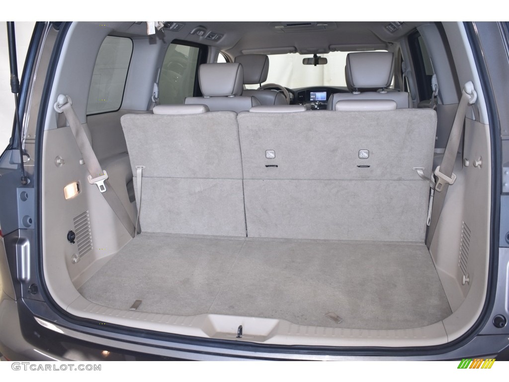 2016 Nissan Quest SV Trunk Photos