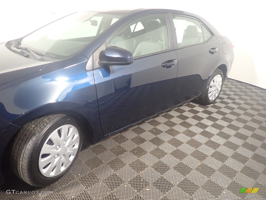 2018 Corolla LE - Blue Crush Metallic / Ash/Dark Gray photo #10