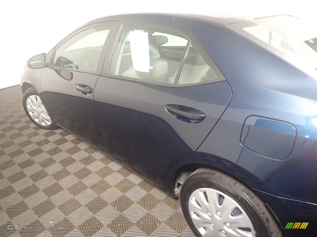2018 Corolla LE - Blue Crush Metallic / Ash/Dark Gray photo #18