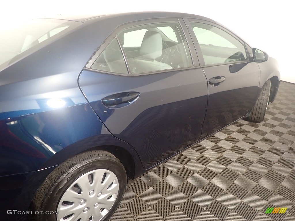 2018 Corolla LE - Blue Crush Metallic / Ash/Dark Gray photo #19