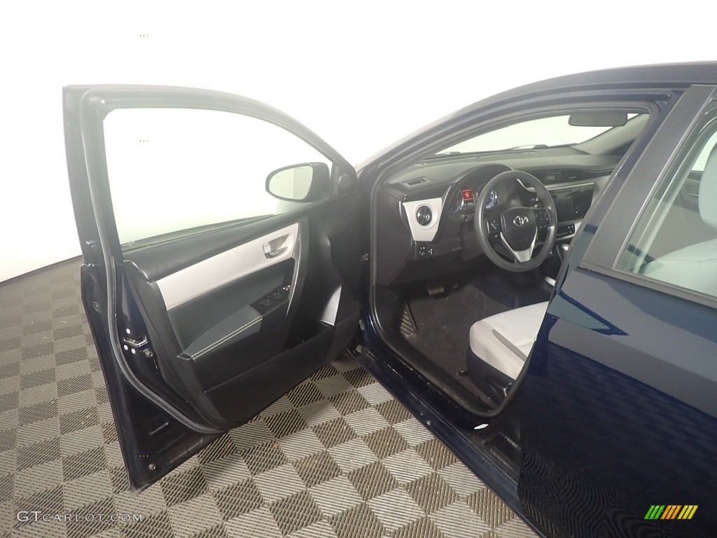 2018 Corolla LE - Blue Crush Metallic / Ash/Dark Gray photo #20