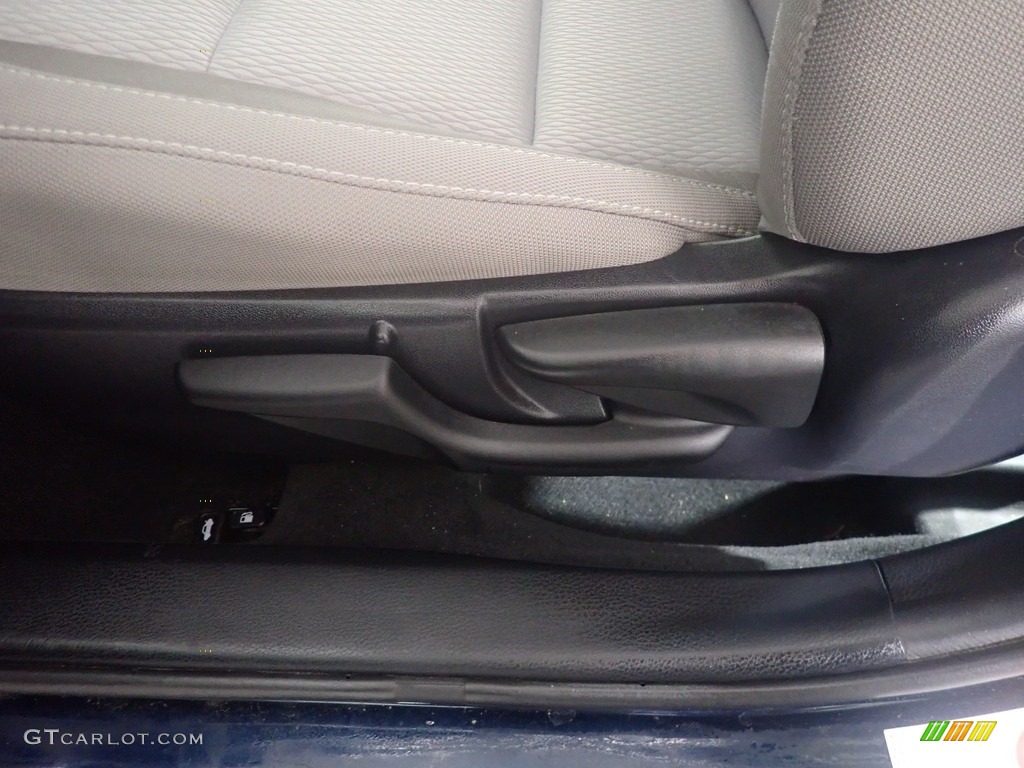 2018 Corolla LE - Blue Crush Metallic / Ash/Dark Gray photo #23