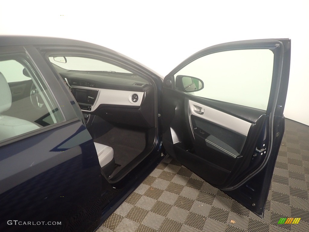 2018 Corolla LE - Blue Crush Metallic / Ash/Dark Gray photo #38