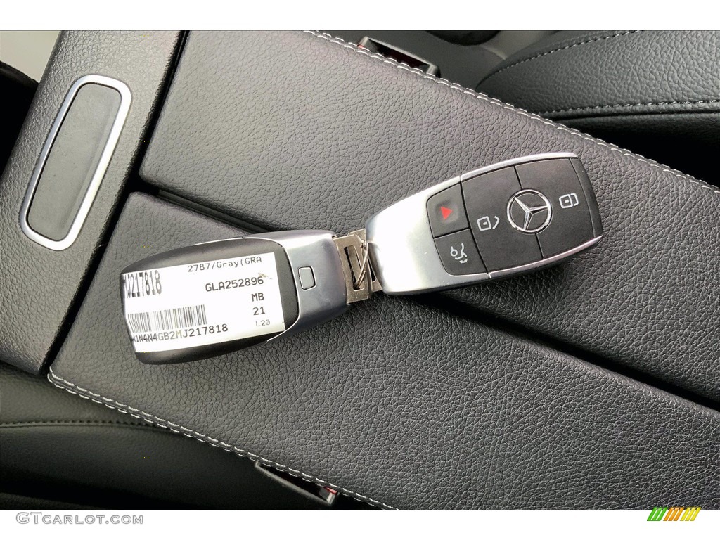 2021 GLA 250 - Mountain Grey Metallic / Black photo #11