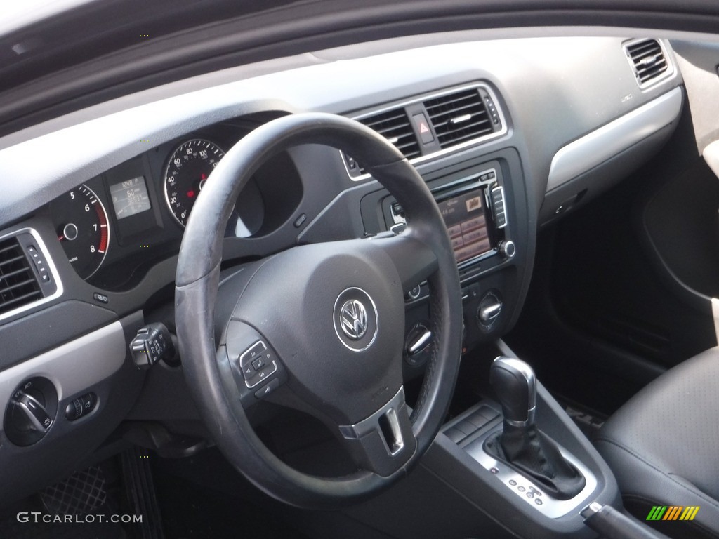 2014 Jetta SE Sedan - Platinum Gray Metallic / Titan Black photo #12