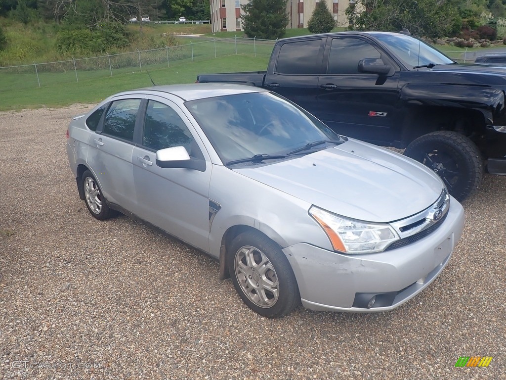 2008 Focus SES Sedan - Silver Frost Metallic / Charcoal Black photo #2