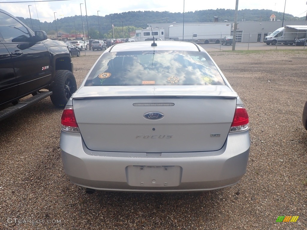 2008 Focus SES Sedan - Silver Frost Metallic / Charcoal Black photo #10