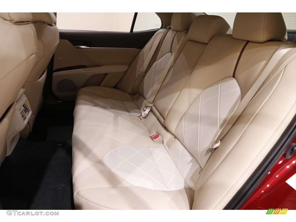2018 Camry XLE - Ruby Flare Pearl / Macadamia photo #16