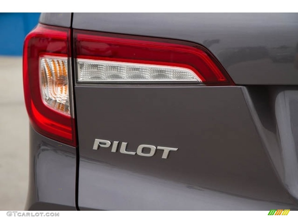 2022 Honda Pilot Touring AWD Marks and Logos Photo #142746727